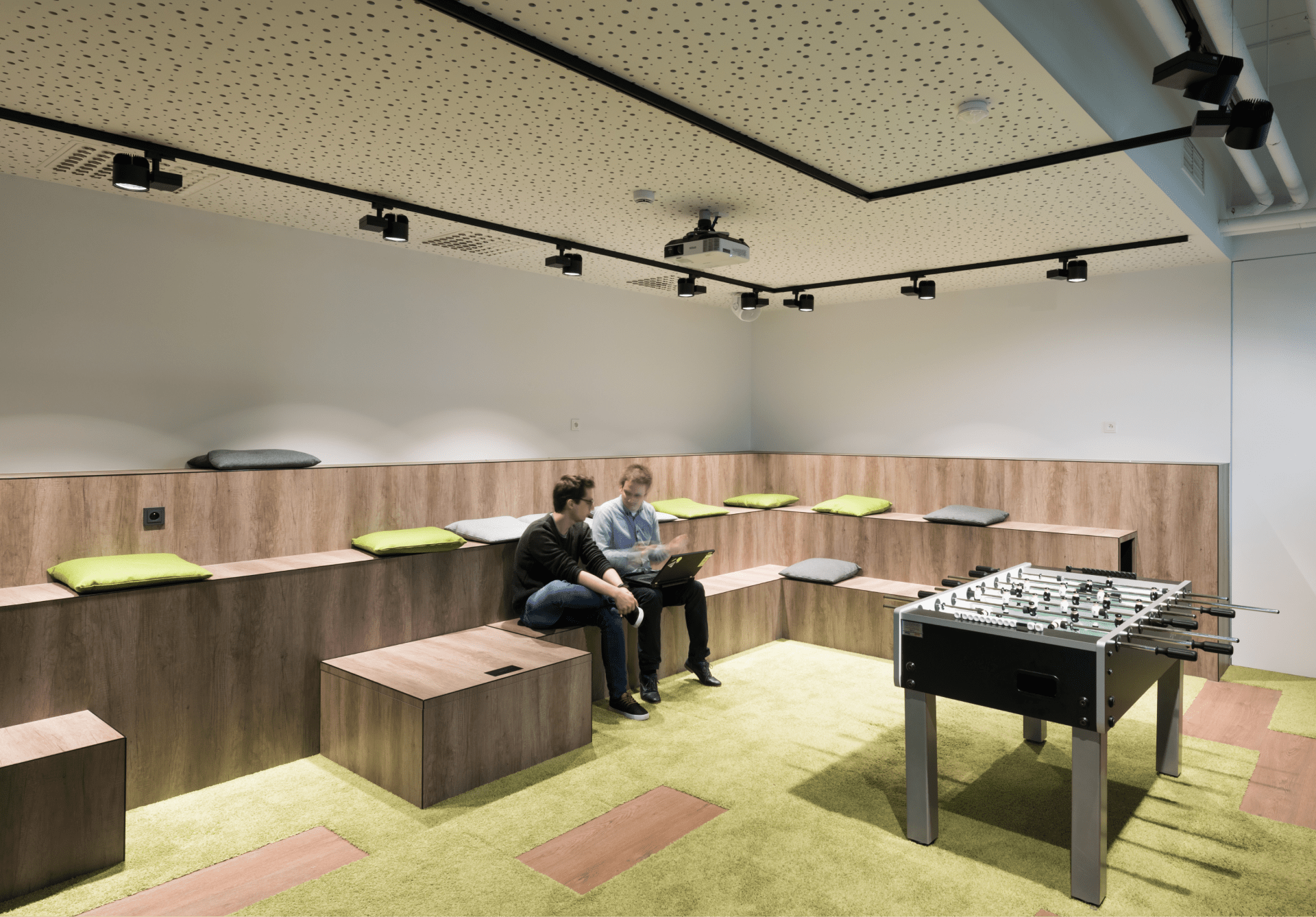 <span id="hs_cos_wrapper_name" class="hs_cos_wrapper hs_cos_wrapper_meta_field hs_cos_wrapper_type_text" style="" data-hs-cos-general-type="meta_field" data-hs-cos-type="text" >From internship to steady job at ACA Group during the corona pandemic</span>