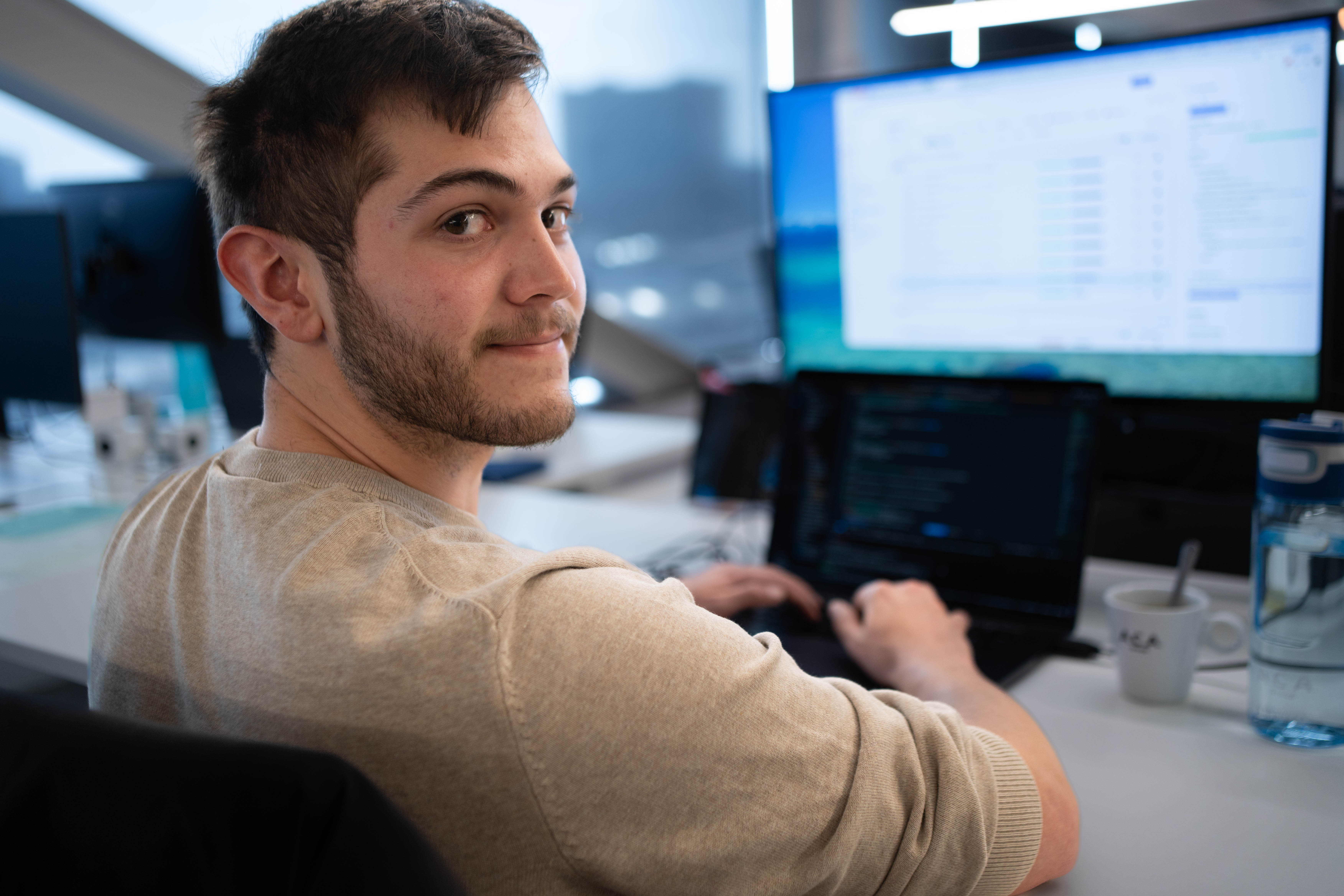 <span id="hs_cos_wrapper_name" class="hs_cos_wrapper hs_cos_wrapper_meta_field hs_cos_wrapper_type_text" style="" data-hs-cos-general-type="meta_field" data-hs-cos-type="text" >From intern to core team member: Jelle's story 📱</span>
