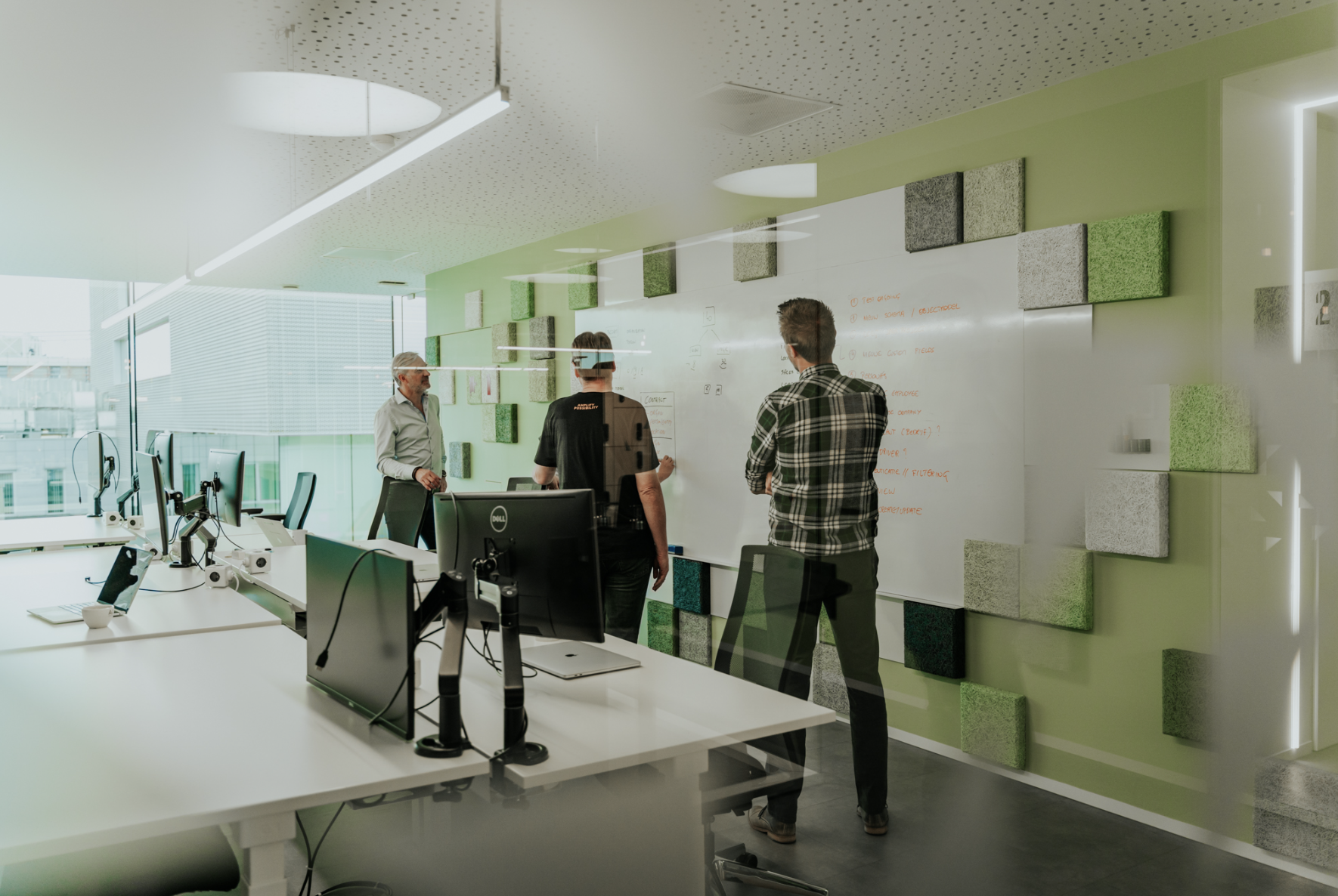 Teamvergadering in open ruimte bij ACA groep