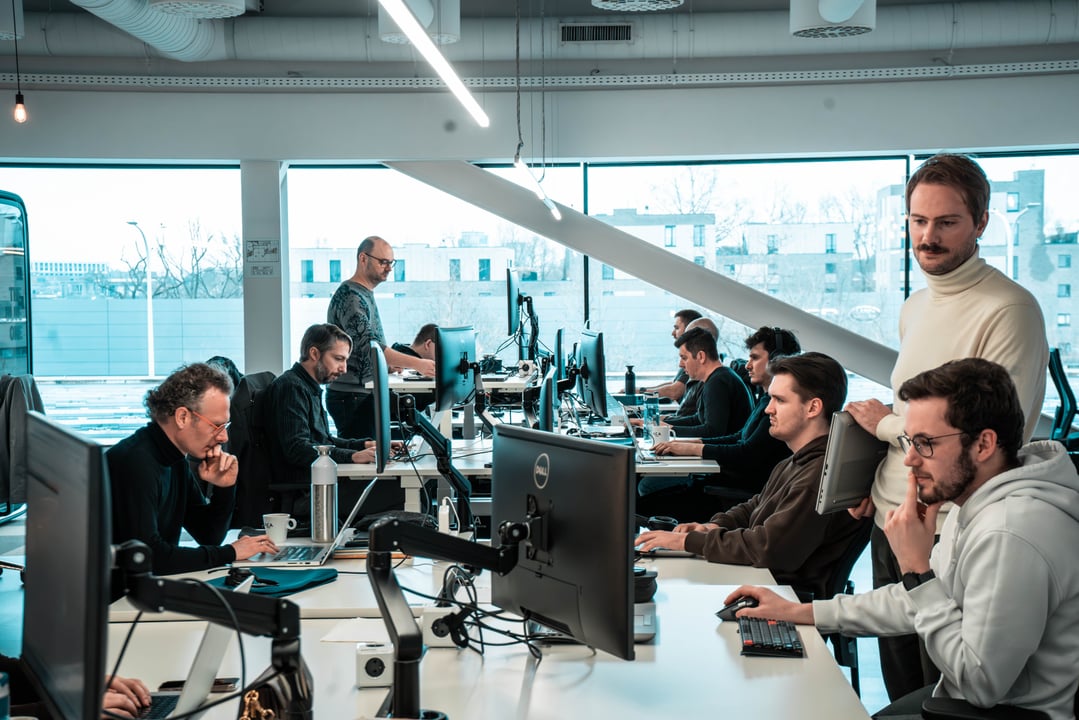 Consultants werkzaam in de open ruimte bij ACA Group Consultants werkzaam in de open ruimte bij ACA Group